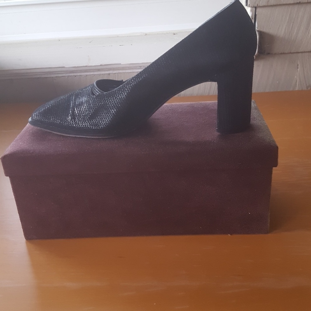 Shoes - Picture 4 of 6